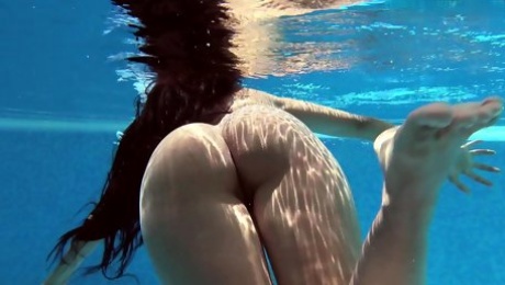 Andreina De Luxe underwater Latina