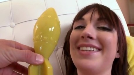 Dirty chick Alana Rains enjoys destroying her gaping asshole